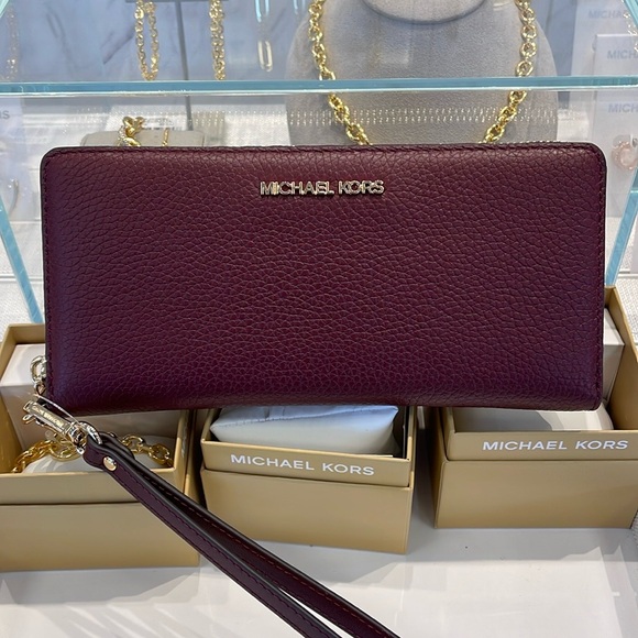 MICHAEL KORS
Leather Continental Wristlet Phone Case Wallet 
Oxblood 
NWT 
M - Picture 1 of 16